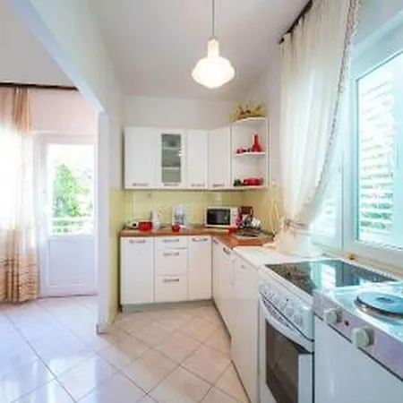 Lido - Three Bedroom House With Terrace