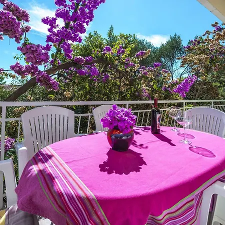 Lido - Three Bedroom House With Terrace