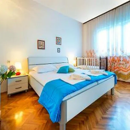 Lido - Three Bedroom House With Terrace Orebic