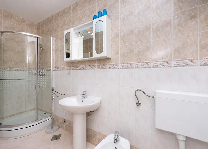 Lido - Three Bedroom House With Terrace