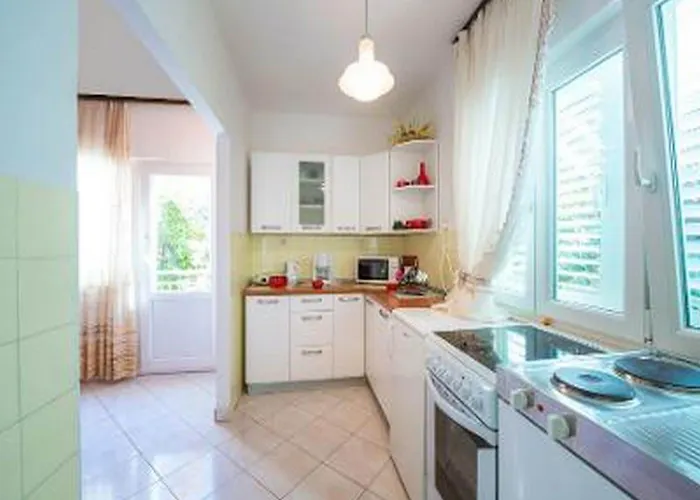 Lido - Three Bedroom House With Terrace