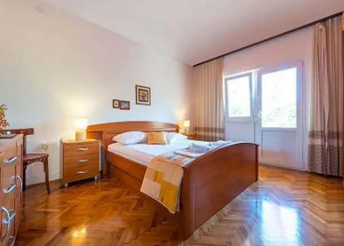 Lido - Three Bedroom House With Terrace *