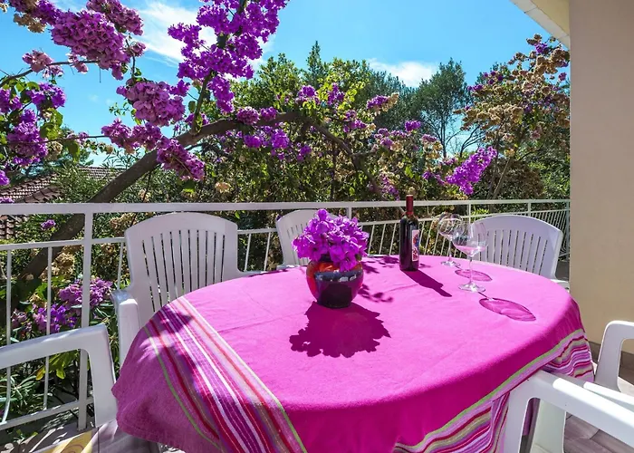 Lido - Three Bedroom House With Terrace